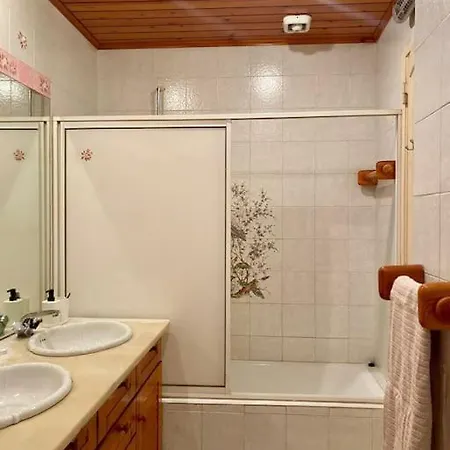 Apartment Spacious With A 3 Bedrooms With Ocean View And A Bar And Reading Space