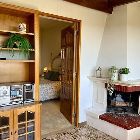 Spacious With A 3 Bedrooms With Ocean View And A Bar And Reading Space Apartment Linda-a-Velha