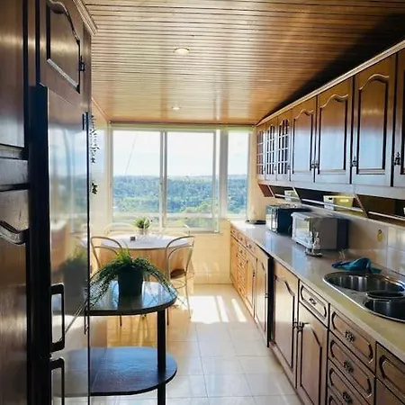 Spacious With A 3 Bedrooms With Ocean View And A Bar And Reading Space Apartment