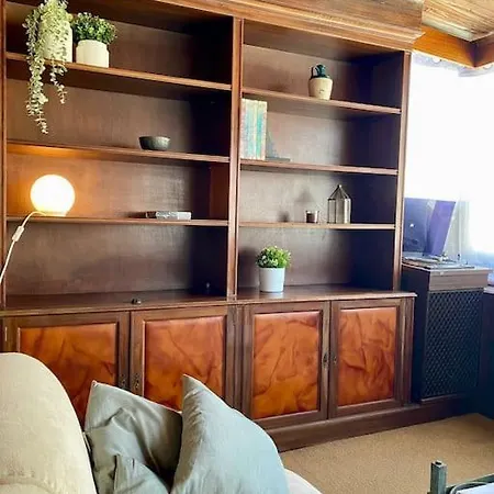 Spacious With A 3 Bedrooms With Ocean View And A Bar And Reading Space Apartment