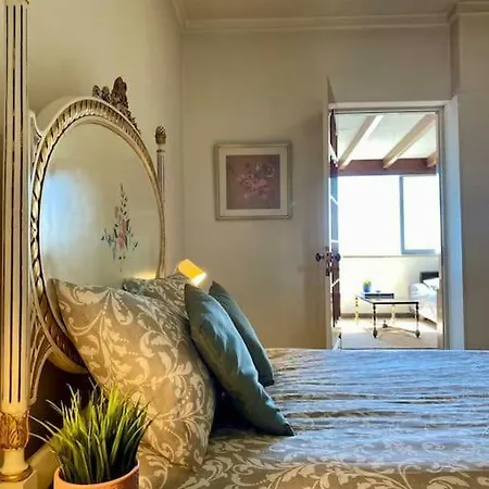 Apartment Spacious With A 3 Bedrooms With Ocean View And A Bar And Reading Space