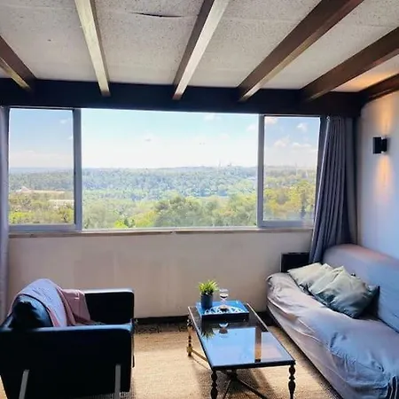 Apartment Spacious With A 3 Bedrooms With Ocean View And A Bar And Reading Space Linda-a-Velha