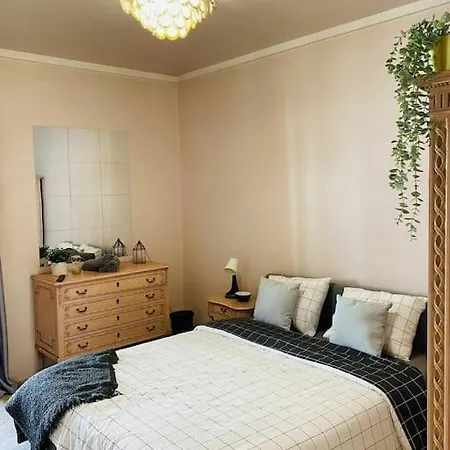 Spacious With A 3 Bedrooms With Ocean View And A Bar And Reading Space *