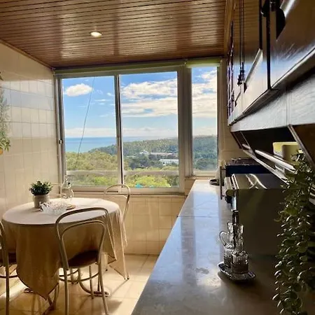 Spacious With A 3 Bedrooms With Ocean View And A Bar And Reading Space Apartment