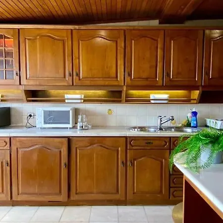 Spacious With A 3 Bedrooms With Ocean View And A Bar And Reading Space Apartment