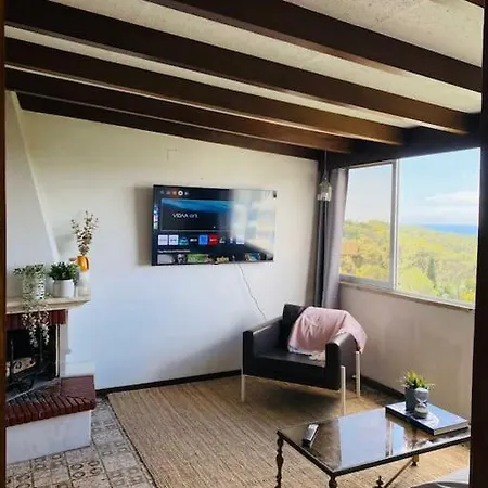 Apartment Spacious With A 3 Bedrooms With Ocean View And A Bar And Reading Space Linda-a-Velha
