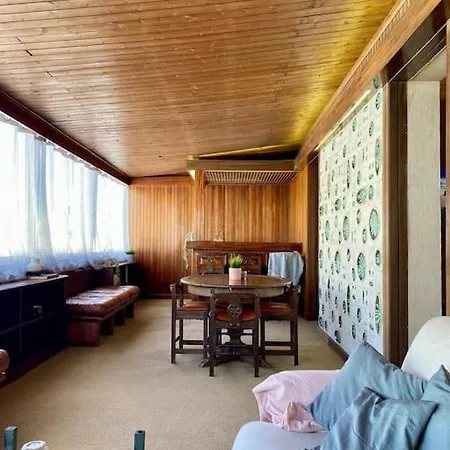 Spacious With A 3 Bedrooms With Ocean View And A Bar And Reading Space Apartment
