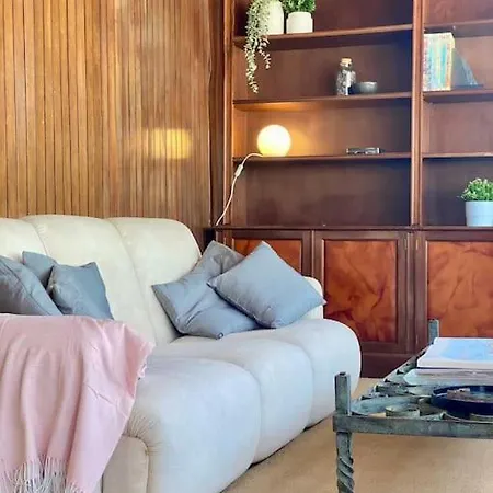 Apartment Spacious With A 3 Bedrooms With Ocean View And A Bar And Reading Space *